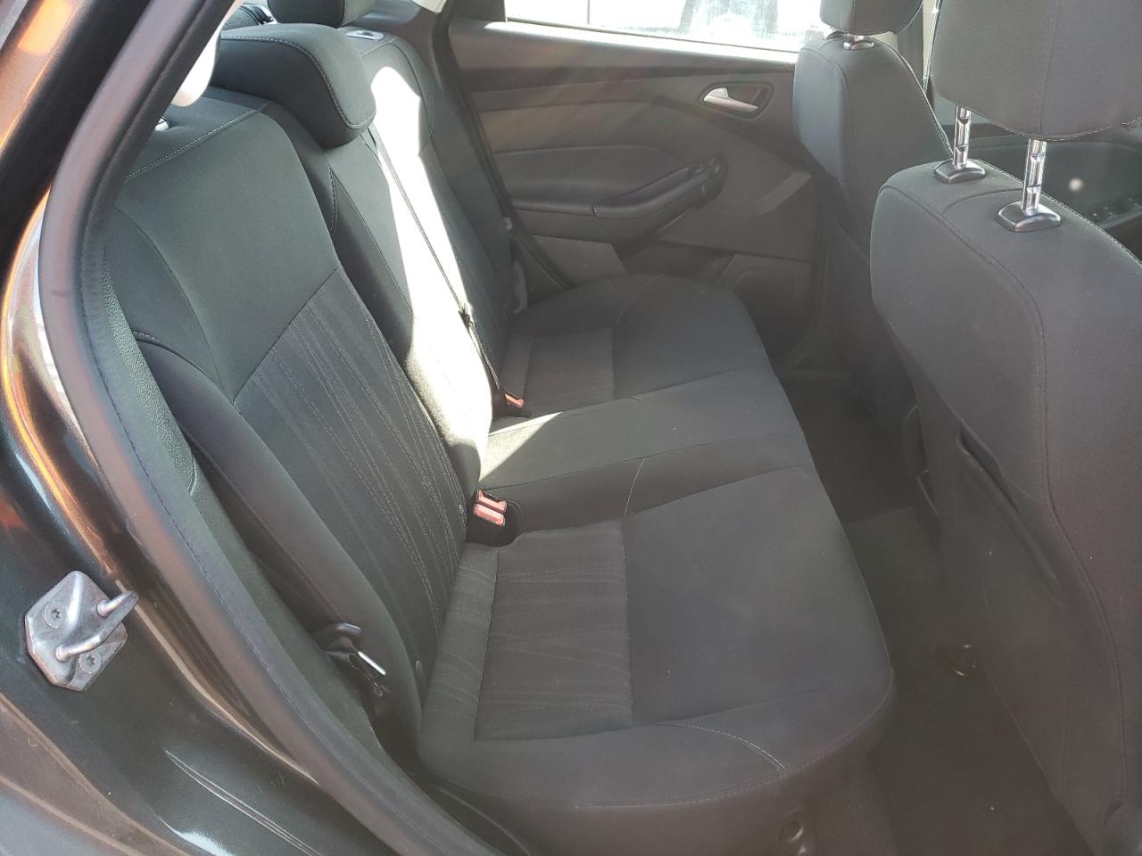 Photo 6 from auction – 2017 FORD FOCUS SE with VIN 1FADP3F20HL271390