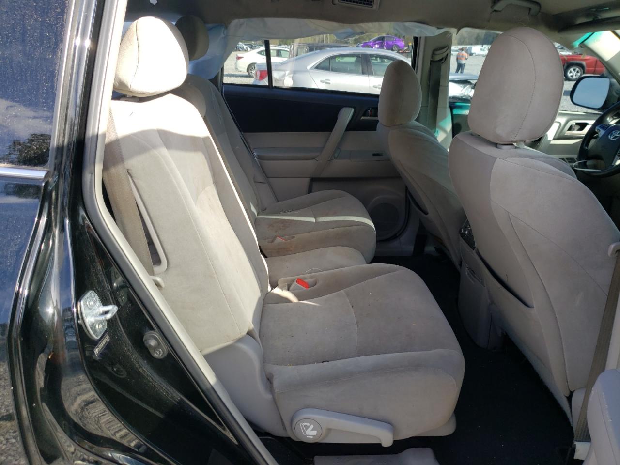 Photo 6 from auction – 2011 TOYOTA HIGHLANDER with VIN 5TDZK3EH8BS042854