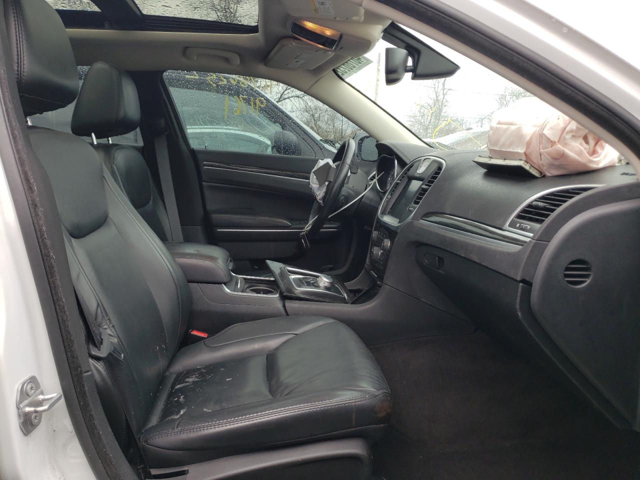 Photo 5 from auction – 2016 CHRYSLER 300 LIMITE with VIN 2C3CCARG4GH262107