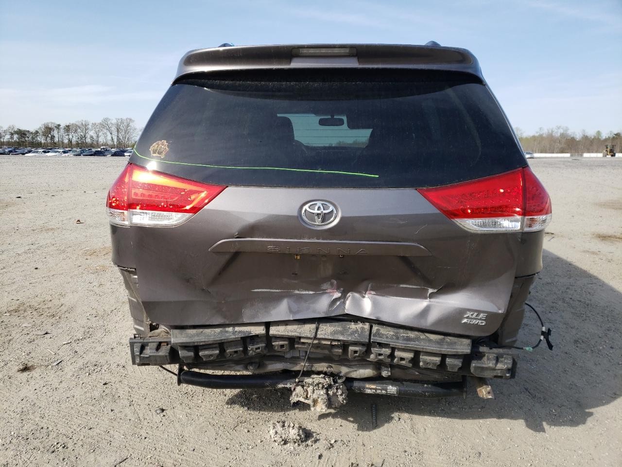 Photo 9 from auction – 2013 TOYOTA SIENNA XLE with VIN 5TDDK3DC1DS066786