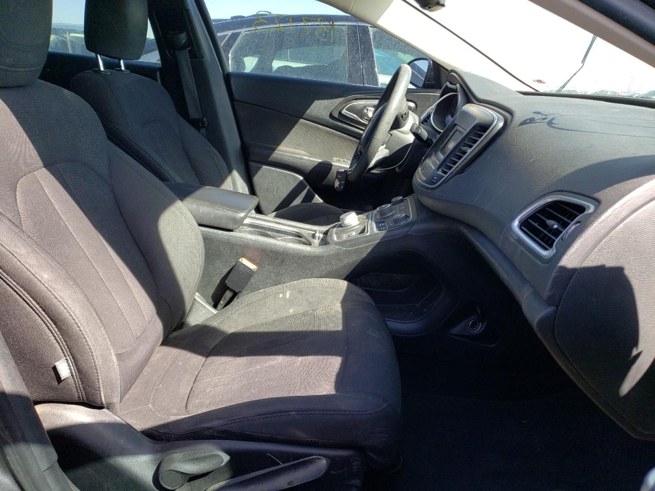 Photo 5 from auction – 2016 CHRYSLER 200 LIMITE with VIN 1C3CCCAB2GN148951