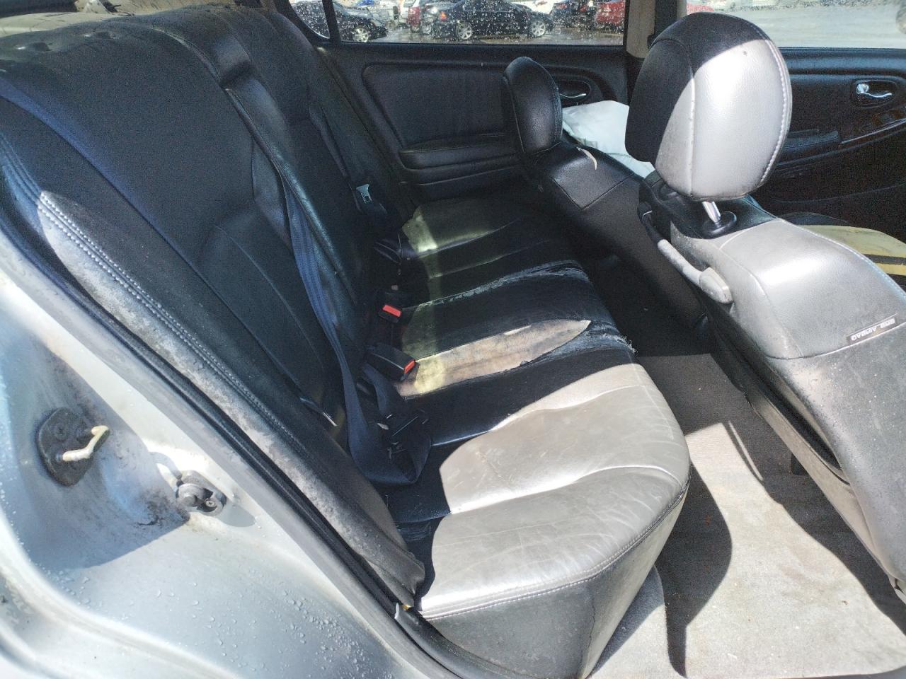 Photo 6 from auction – 2001 INFINITI I30 with VIN JNKCA31AX1T034304