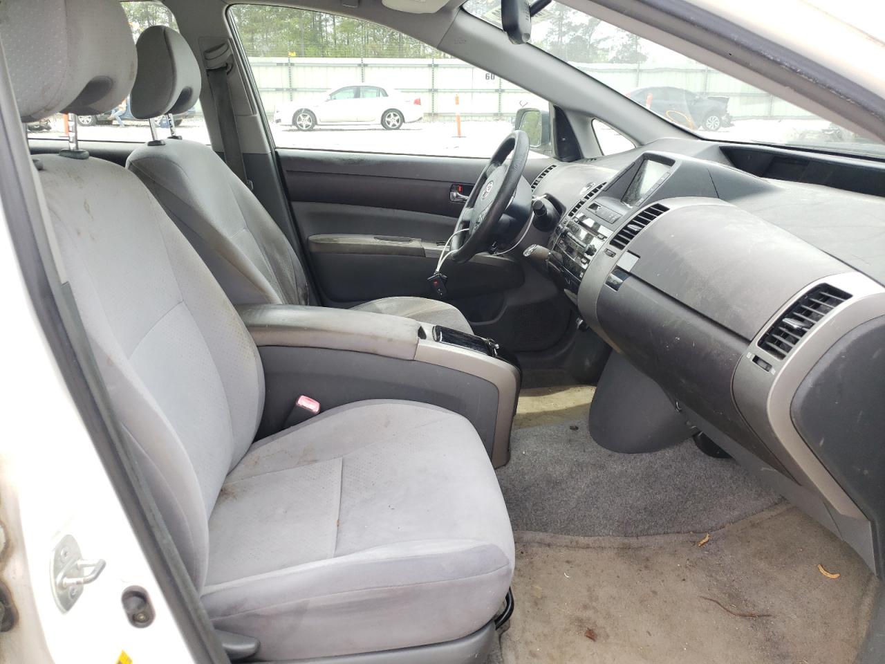 Photo 5 from auction – 2004 TOYOTA PRIUS with VIN JTDKB20U840086102