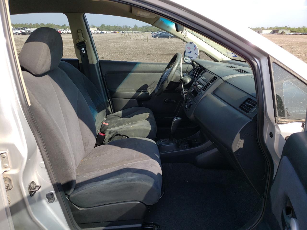Photo 5 from auction – 2010 NISSAN VERSA S with VIN 3N1CC1AP9AL395664