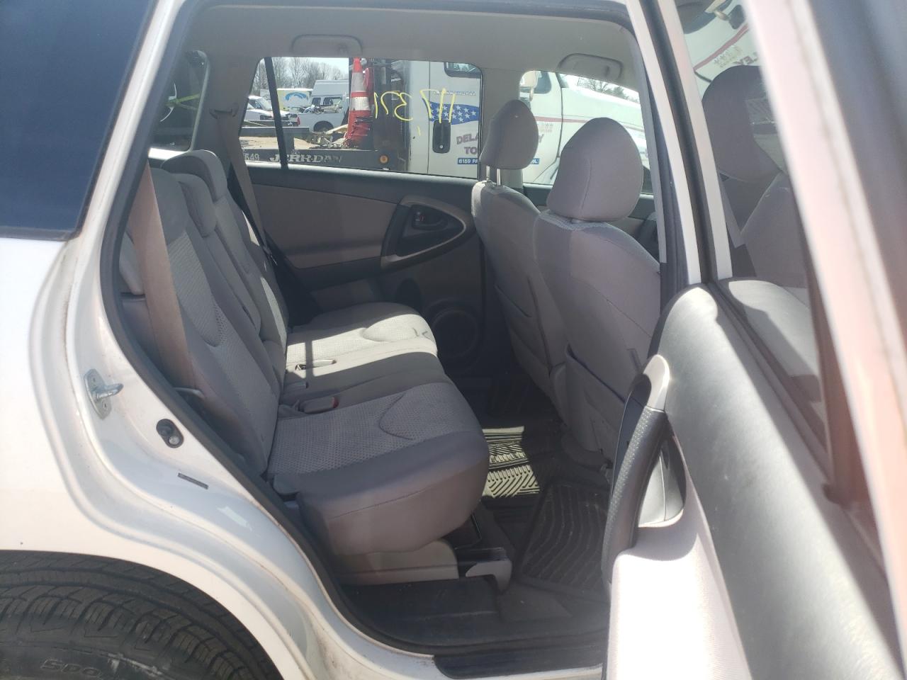 Photo 6 from auction – 2007 TOYOTA RAV4 with VIN JTMBD35V875105854