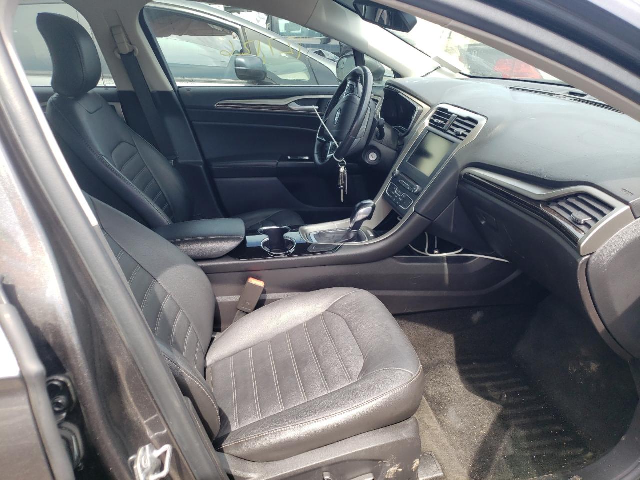 Photo 5 from auction – 2016 FORD FUSION SE with VIN 3FA6P0HD2GR276158