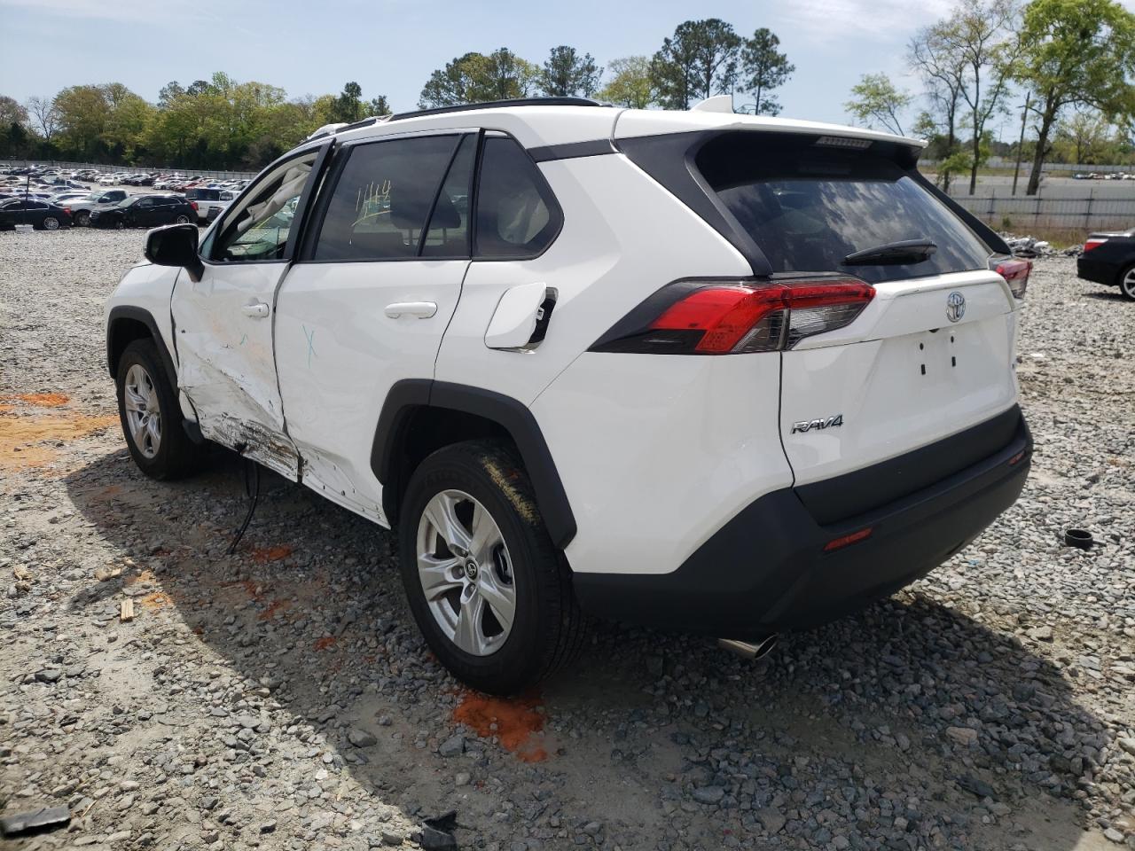 Photo 3 from auction – 2021 TOYOTA RAV4 XLE with VIN 2T3W1RFV3MC098393