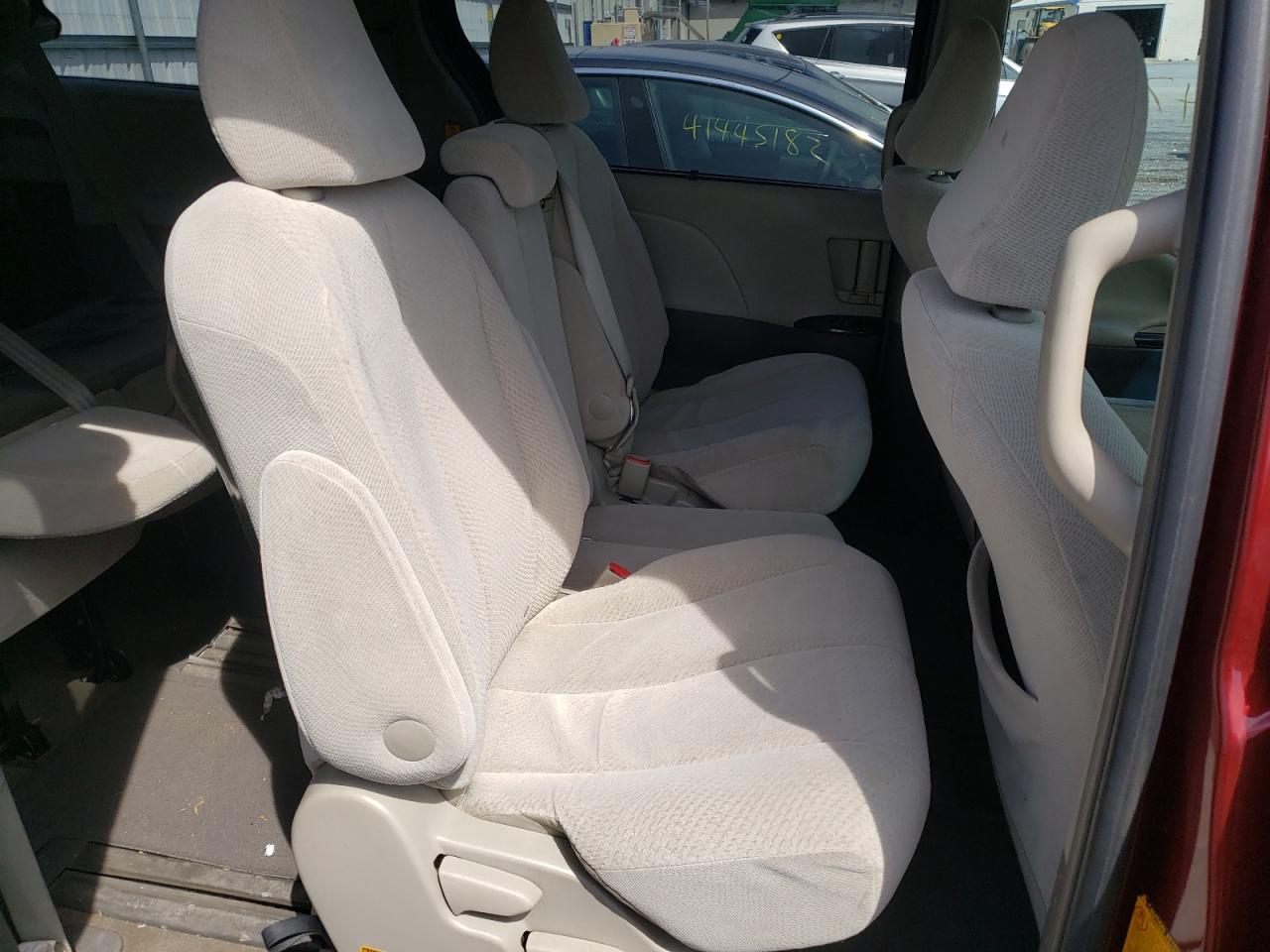 Photo 6 from auction – 2012 TOYOTA SIENNA LE with VIN 5TDKK3DC4CS189584