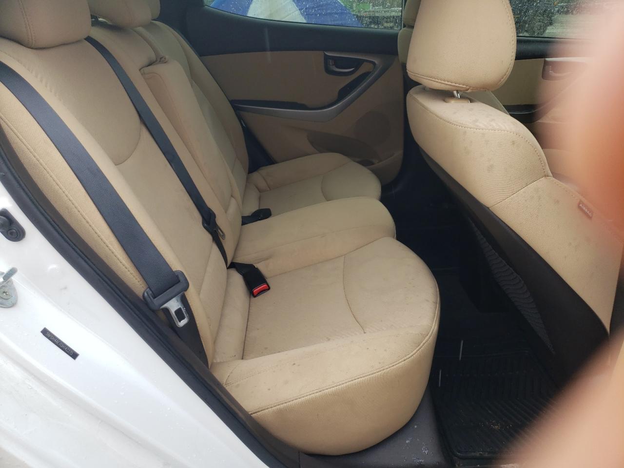 Photo 6 from auction – 2012 HYUNDAI ELANTRA GL with VIN 5NPDH4AE7CH142235