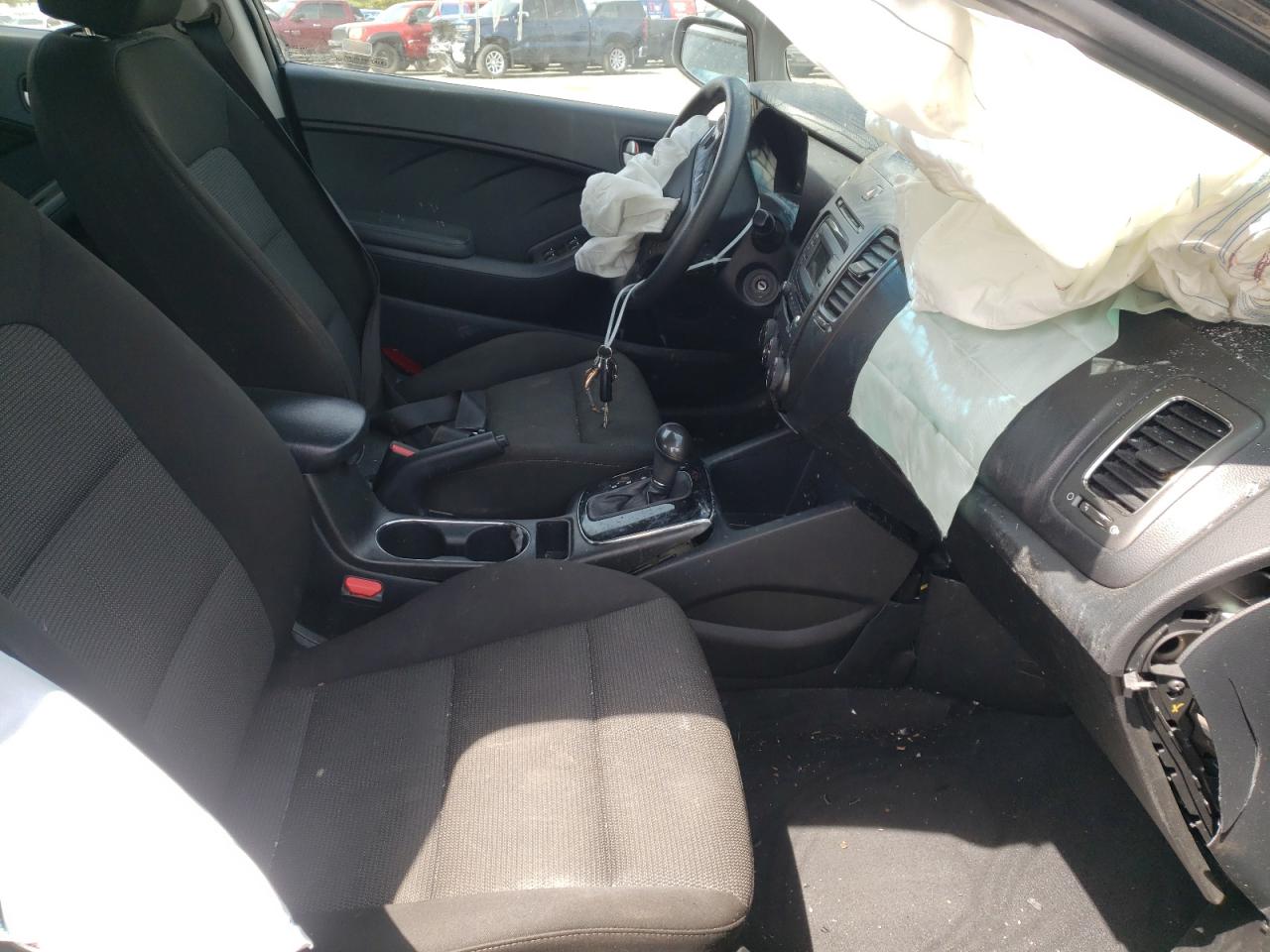 Photo 5 from auction – 2017 KIA FORTE LX with VIN 3KPFK4A72HE089399