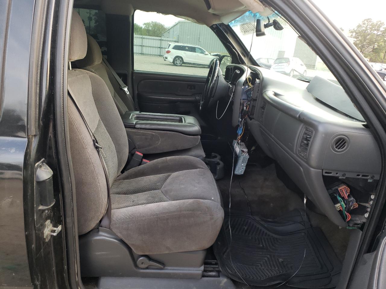 Photo 5 from auction – 2006 CHEVROLET SILVERADO with VIN 1GCEK19T16Z206189