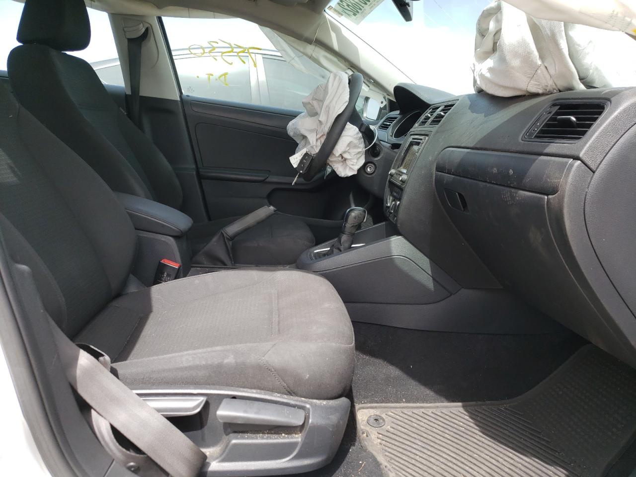 Photo 5 from auction – 2016 VOLKSWAGEN JETTA S with VIN 3VW267AJ0GM274696