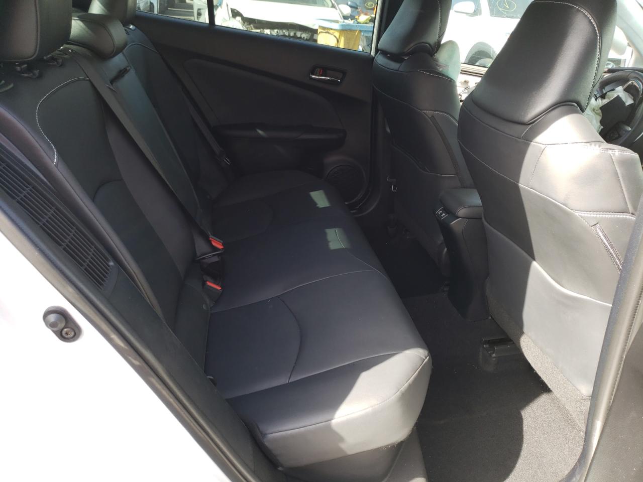 Photo 6 from auction – 2022 TOYOTA PRIUS PRIM with VIN JTDKAMFP5N3204462
