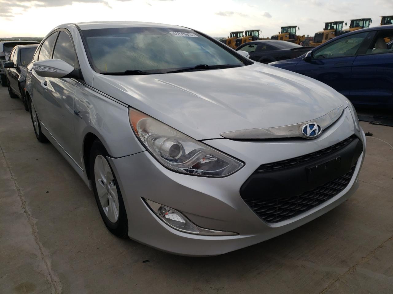 HYUNDAI SONATA HYB 2013 with VIN KMHEC4A4XDA069053 - Photo from auction