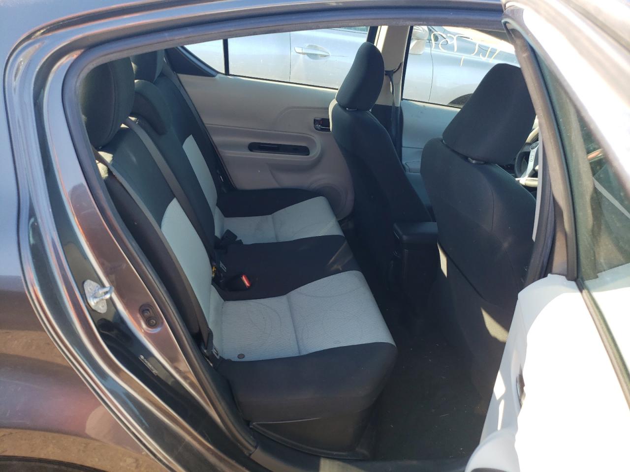 Photo 6 from auction – 2012 TOYOTA PRIUS C with VIN JTDKDTB34C1511277