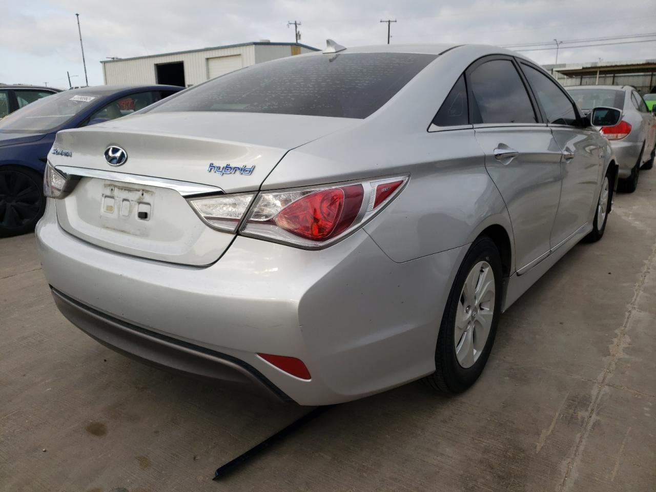 Photo 4 from auction – 2013 HYUNDAI SONATA HYB with VIN KMHEC4A4XDA069053