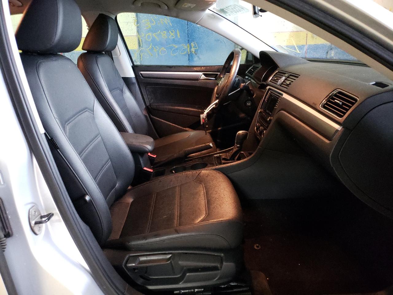 Photo 5 from auction – 2016 VOLKSWAGEN PASSAT S with VIN 1VWAS7A31GC060830