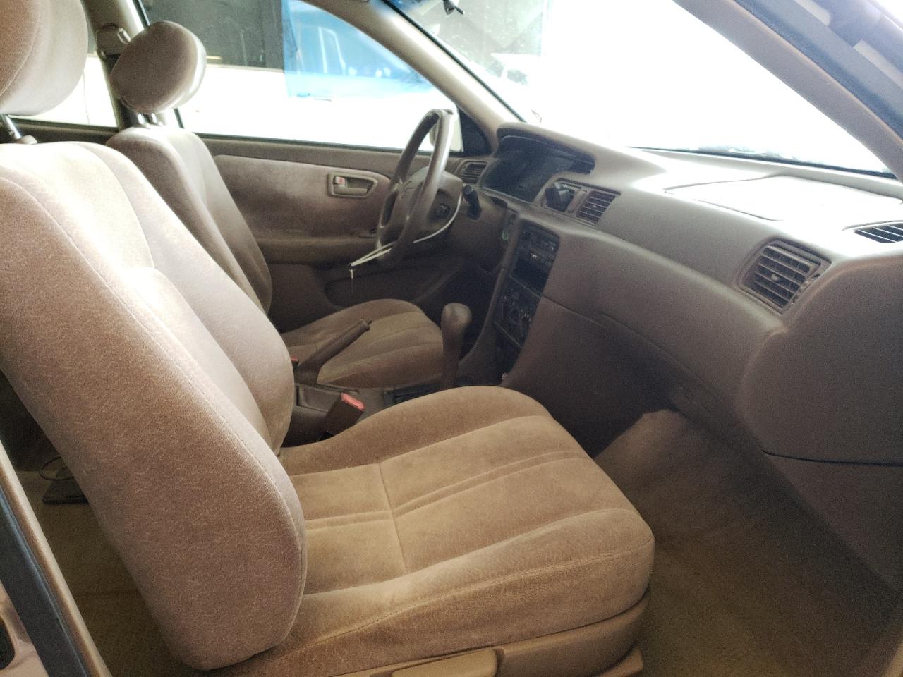Photo 5 from auction – 1998 TOYOTA CAMRY CE with VIN 4T1BF22K1WU927703