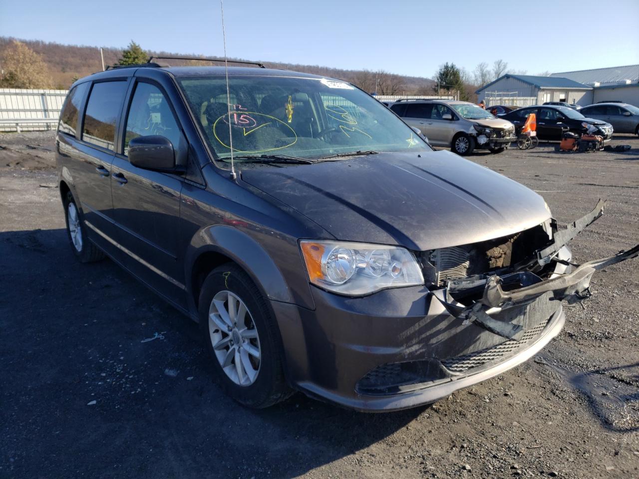 DODGE GRAND CARA 2015 with VIN 2C4RDGCG9FR527613 - Photo from auction