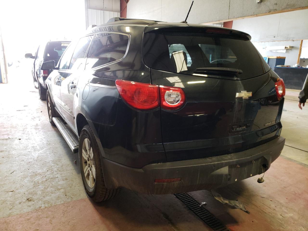 Photo 3 from auction – 2011 CHEVROLET TRAVERSE L with VIN 1GNKRGEDXBJ153881