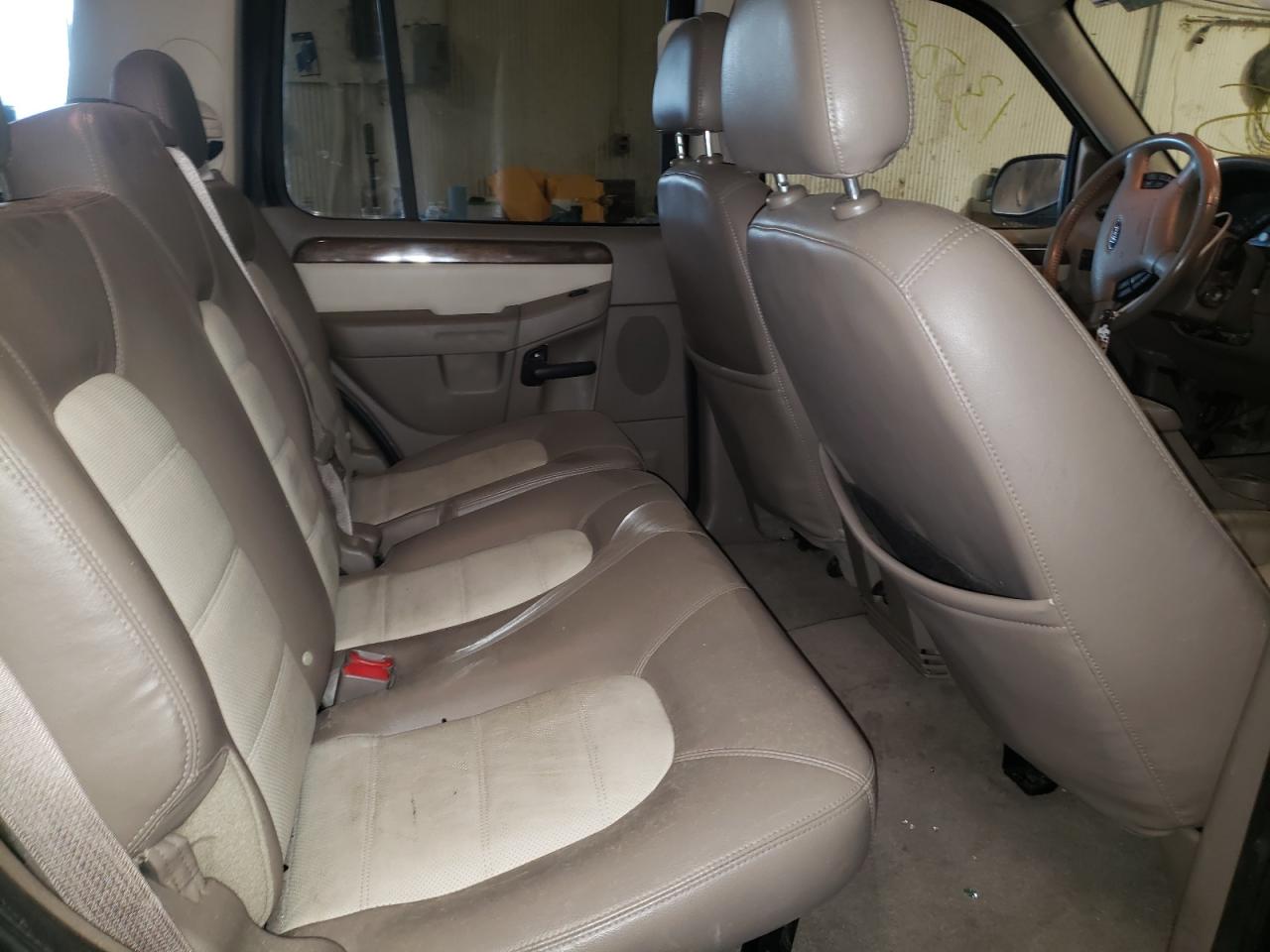 Photo 6 from auction – 2005 FORD EXPLORER with VIN 1FMDU74W35ZA49687