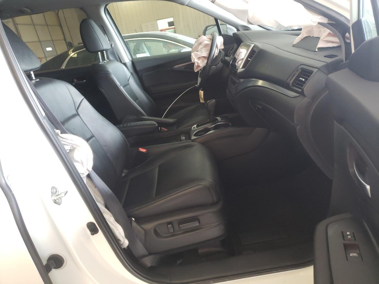 Photo 5 from auction – 2018 HONDA PILOT EXL with VIN 5FNYF5H55JB026191