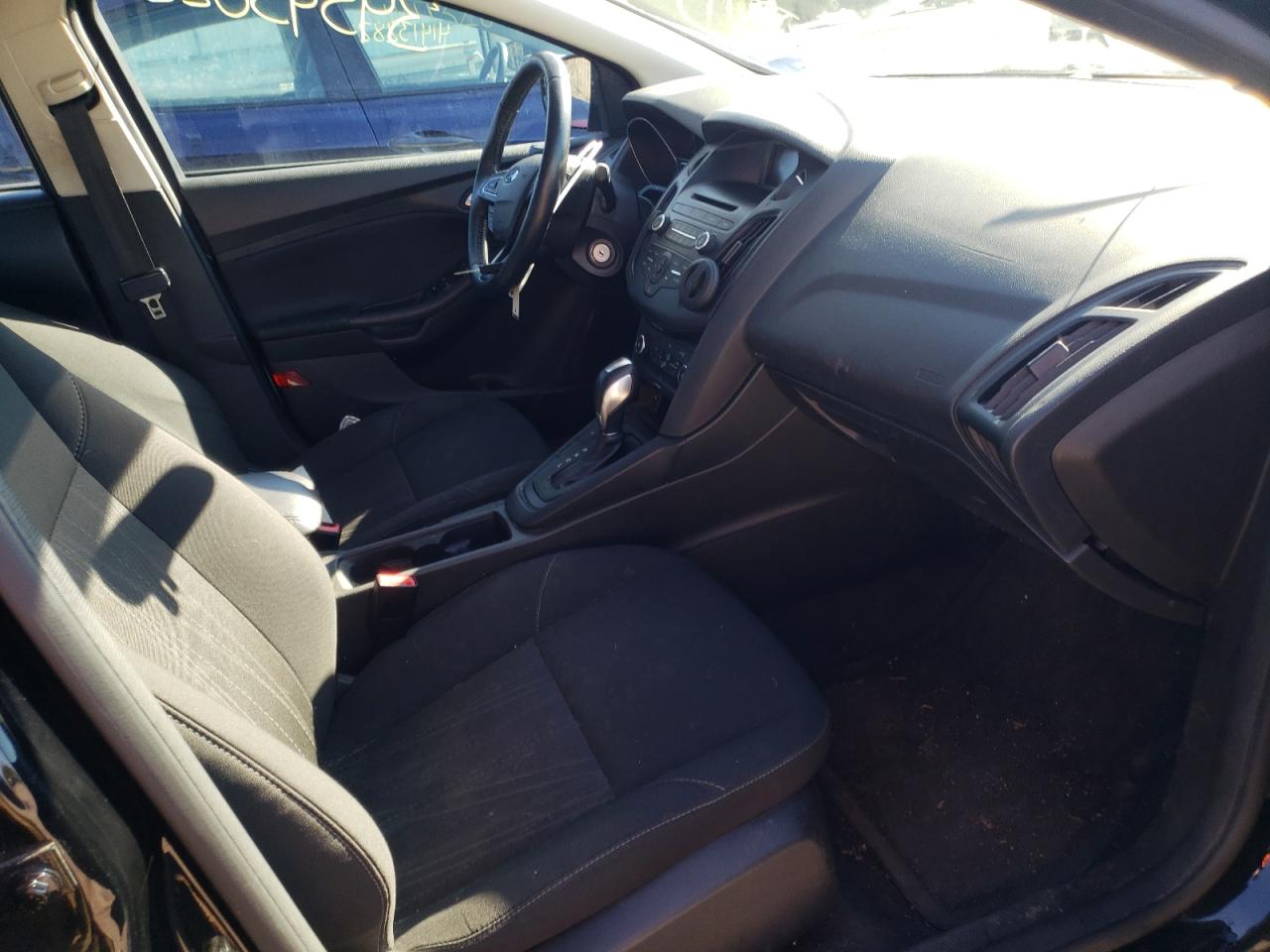 Photo 5 from auction – 2016 FORD FOCUS SE with VIN 1FADP3F25GL256432