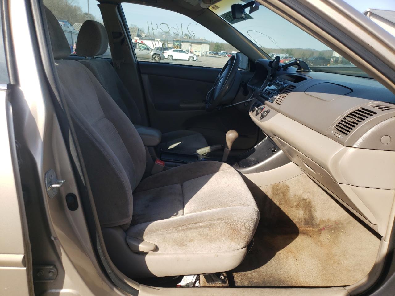 Photo 5 from auction – 2004 TOYOTA CAMRY LE with VIN 4T1BE32K94U893094