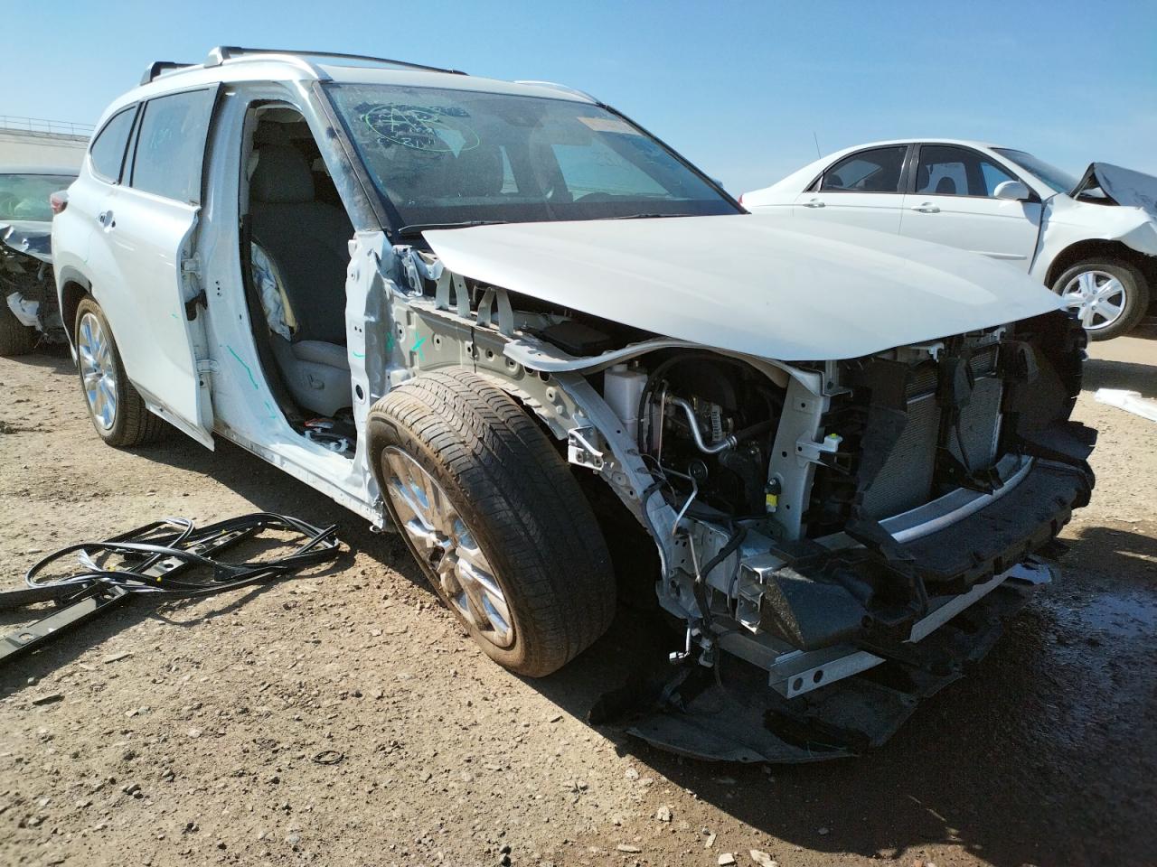TOYOTA HIGHLANDER 2021 with VIN 5TDYZRAH6MS530381 - Photo from auction