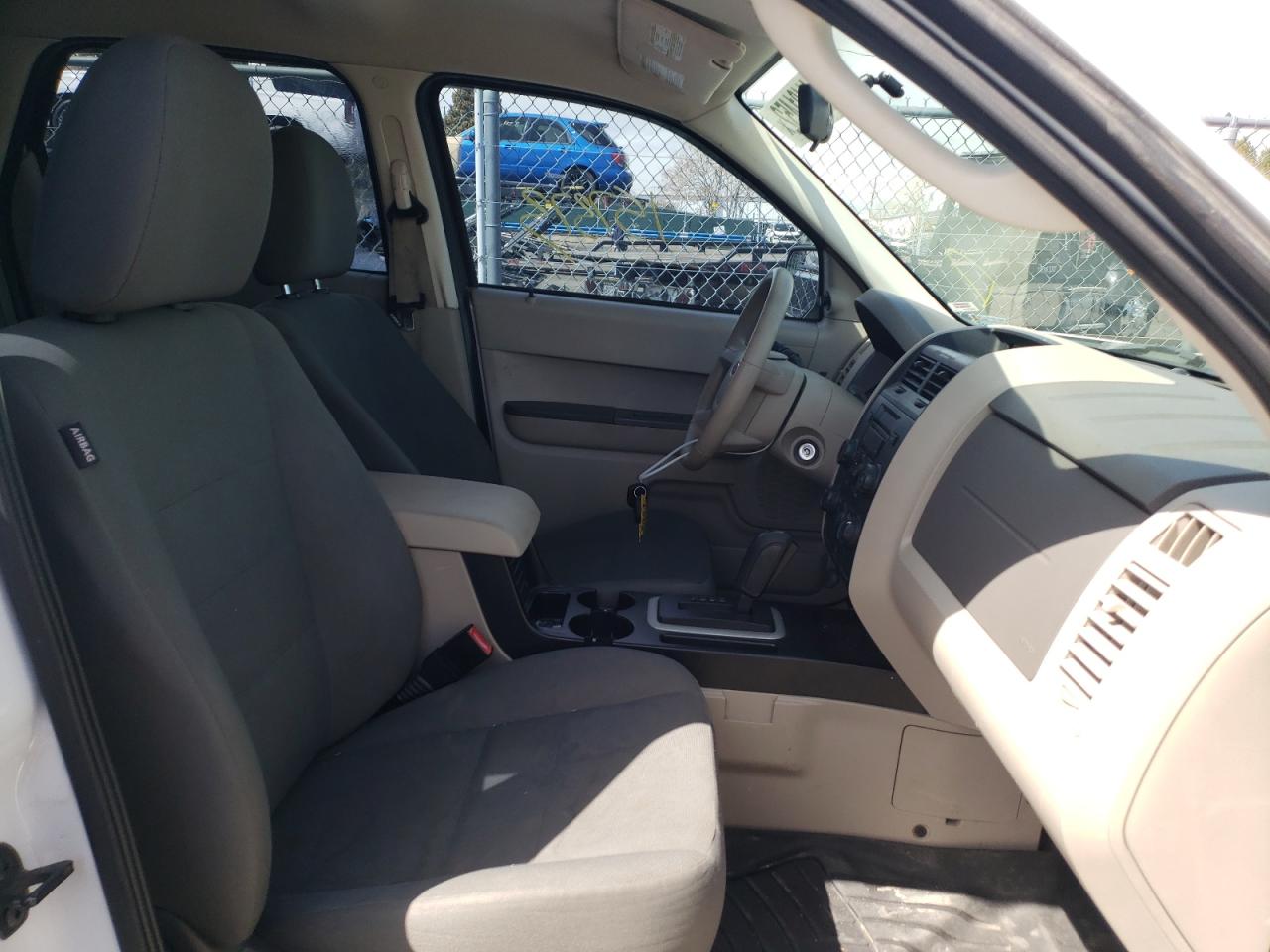 Photo 5 from auction – 2010 FORD ESCAPE XLS with VIN 1FMCU0C71AKC78580