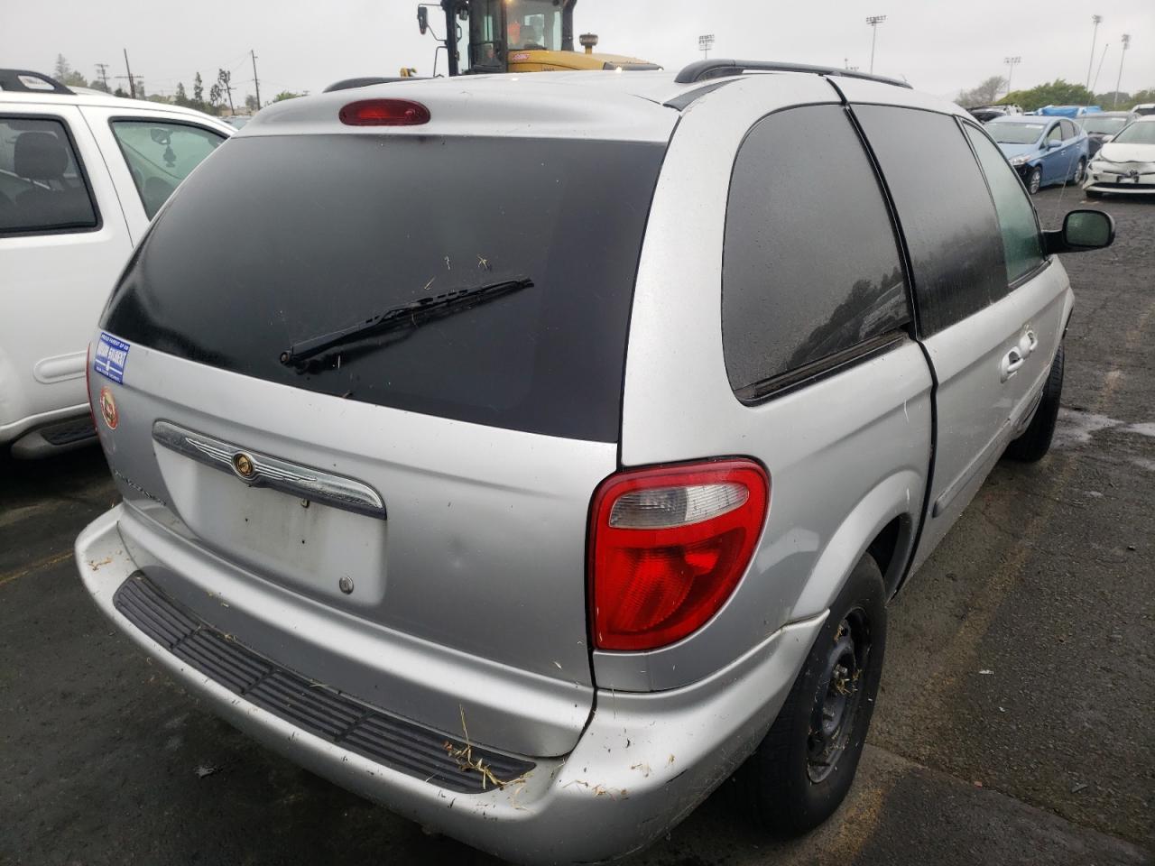 Photo 4 from auction – 2006 CHRYSLER TOWN & COU with VIN 1A4GP45R76B733095