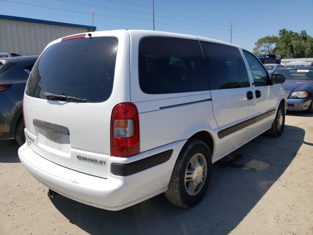 Photo 17 from auction – 2000 CHEVROLET VENTURE with VIN 1GNDX03E7YD257530