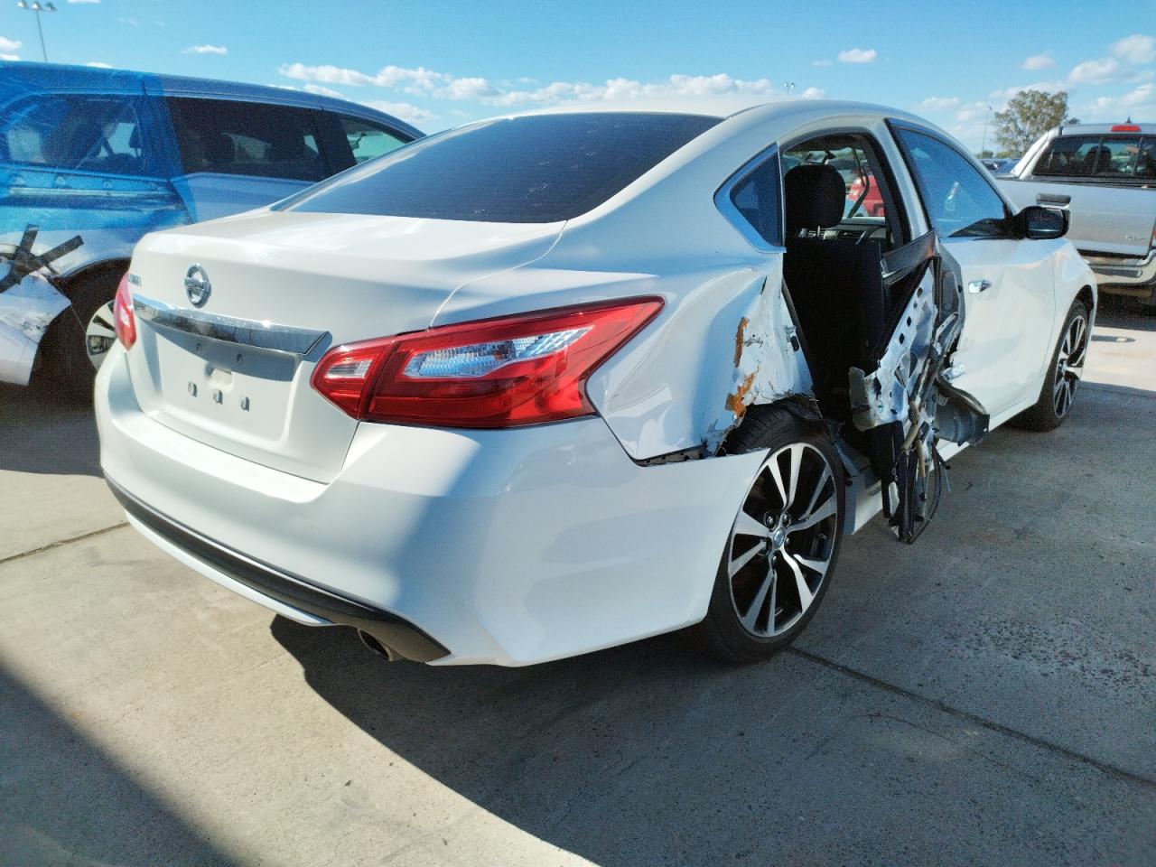 Photo 4 from auction – 2016 NISSAN ALTIMA 2.5 with VIN 1N4AL3AP5GN359825