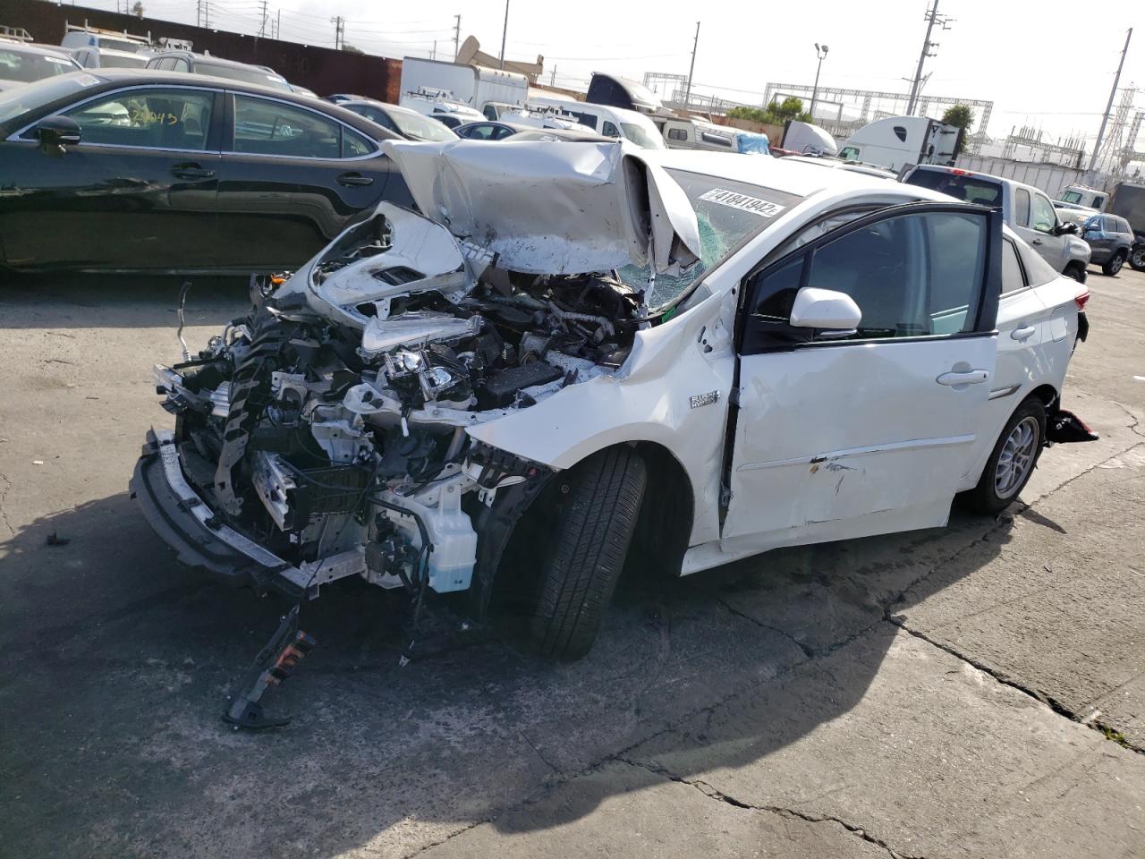 Photo 2 from auction – 2022 TOYOTA PRIUS PRIM with VIN JTDKAMFP5N3204462