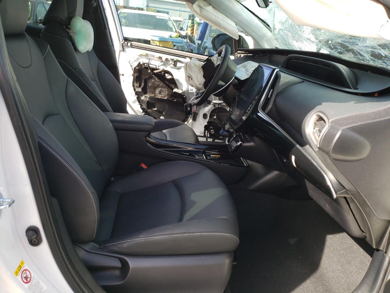 Photo 5 from auction – 2022 TOYOTA PRIUS PRIM with VIN JTDKAMFP5N3204462