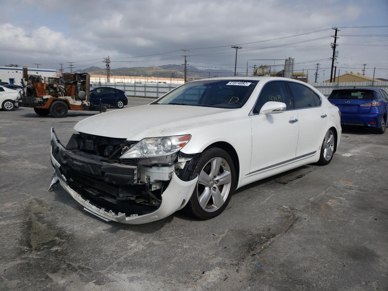 Photo 2 from auction – 2011 LEXUS LS 460L with VIN JTHGL1EF2B5043493