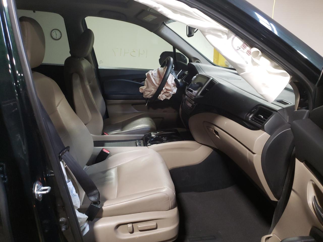 Photo 5 from auction – 2017 HONDA PILOT TOUR with VIN 5FNYF6H95HB067889