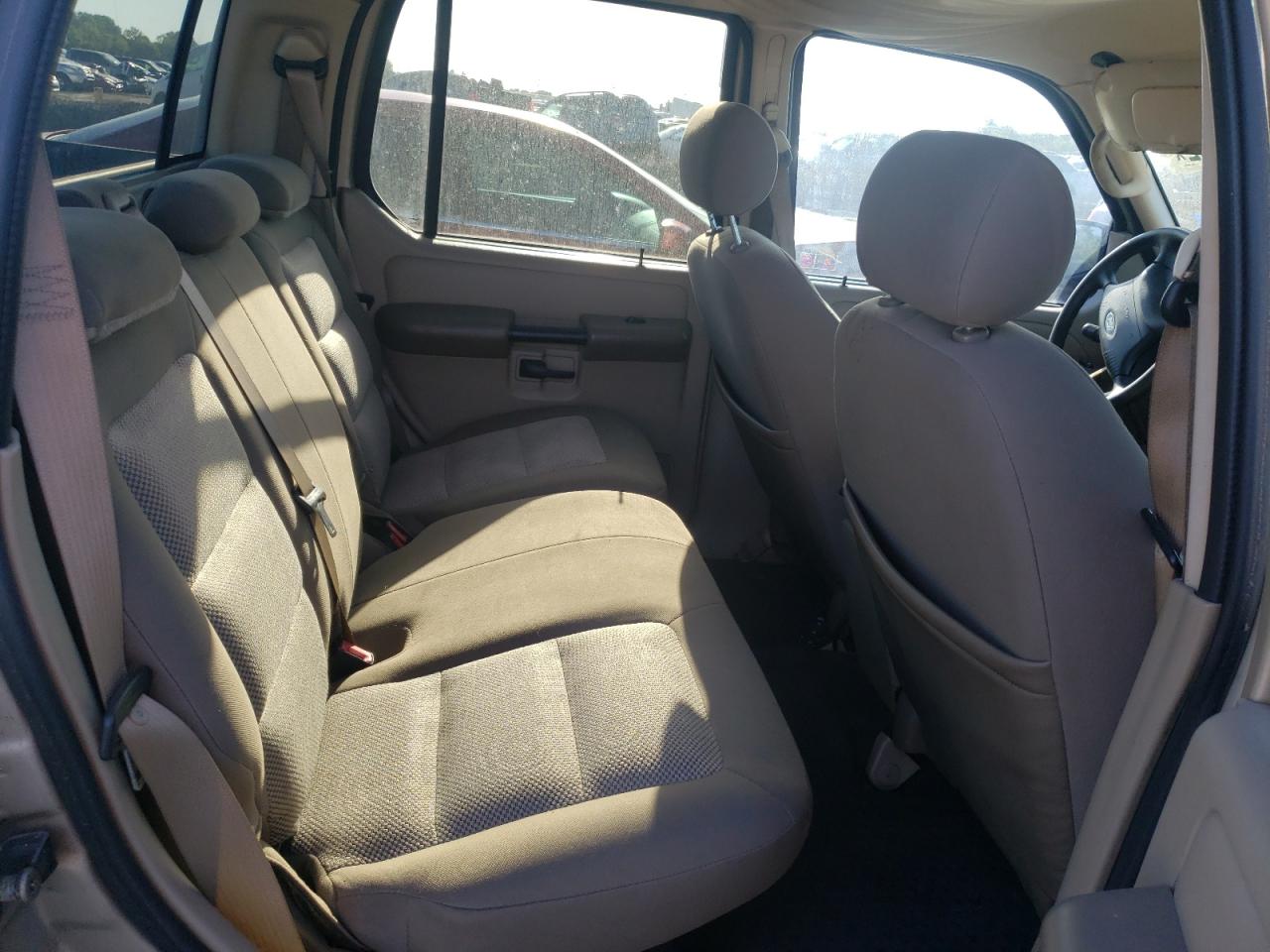 Photo 6 from auction – 2005 FORD EXPLORER S with VIN 1FMZU67K75UA39203