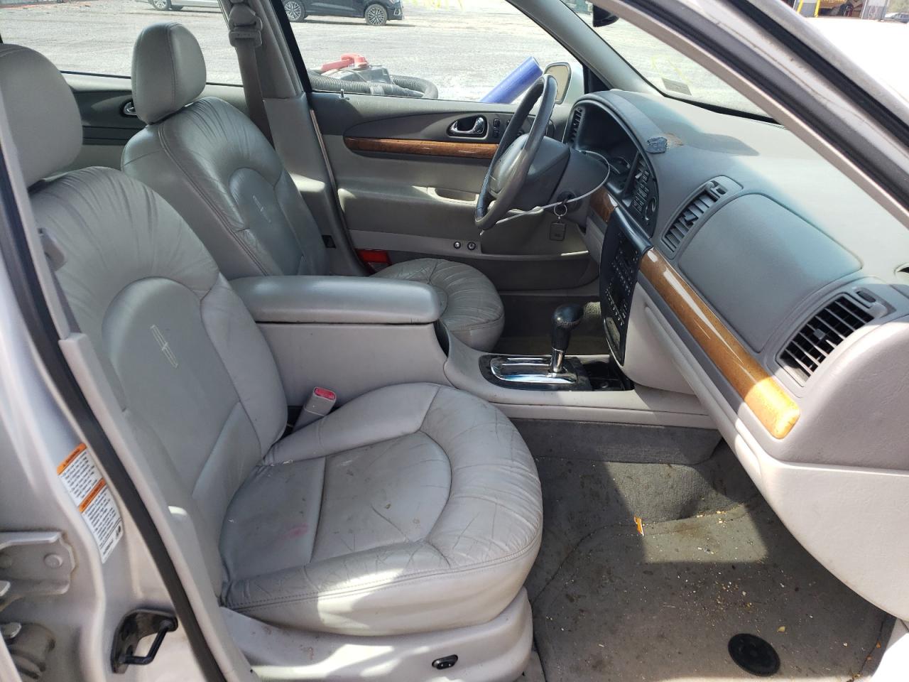 Photo 5 from auction – 2002 LINCOLN CONTINENTA with VIN 1LNHM97V22Y644743