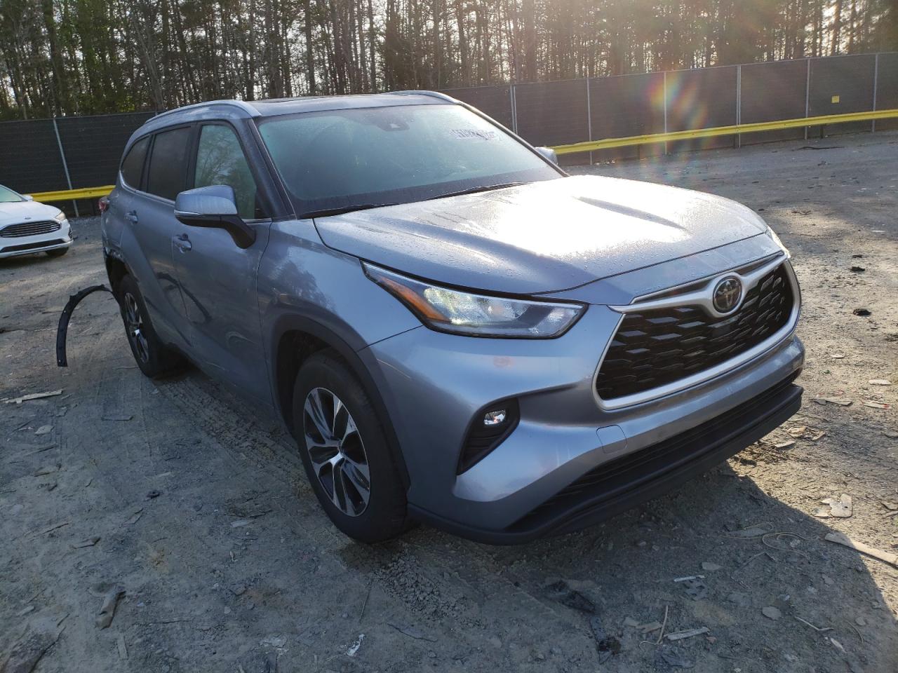 TOYOTA HIGHLANDER 2020 with VIN 5TDGZRAH9LS010041 - Photo from auction