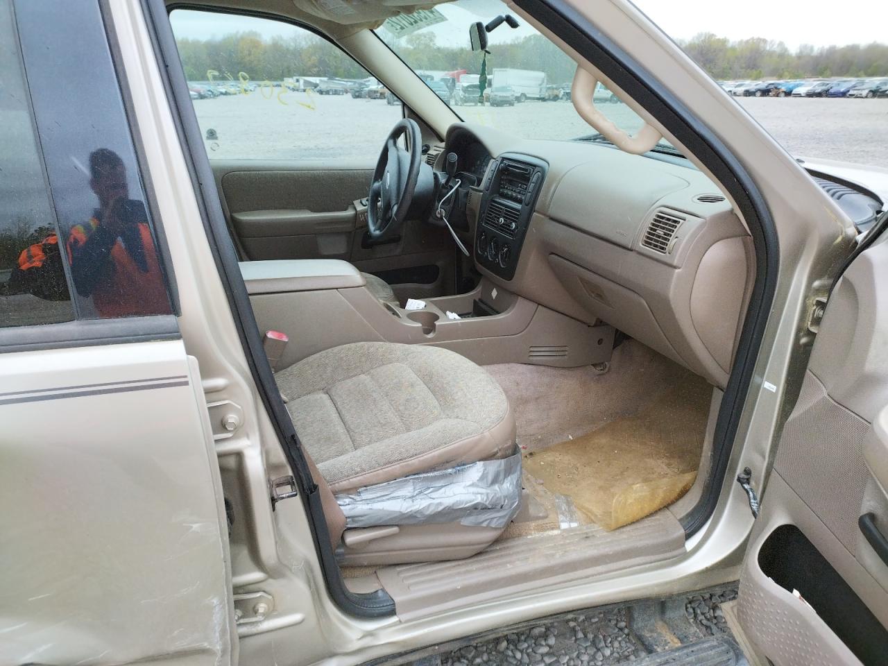 Photo 5 from auction – 2004 FORD EXPLORER X with VIN 1FMZU72K24UA32915