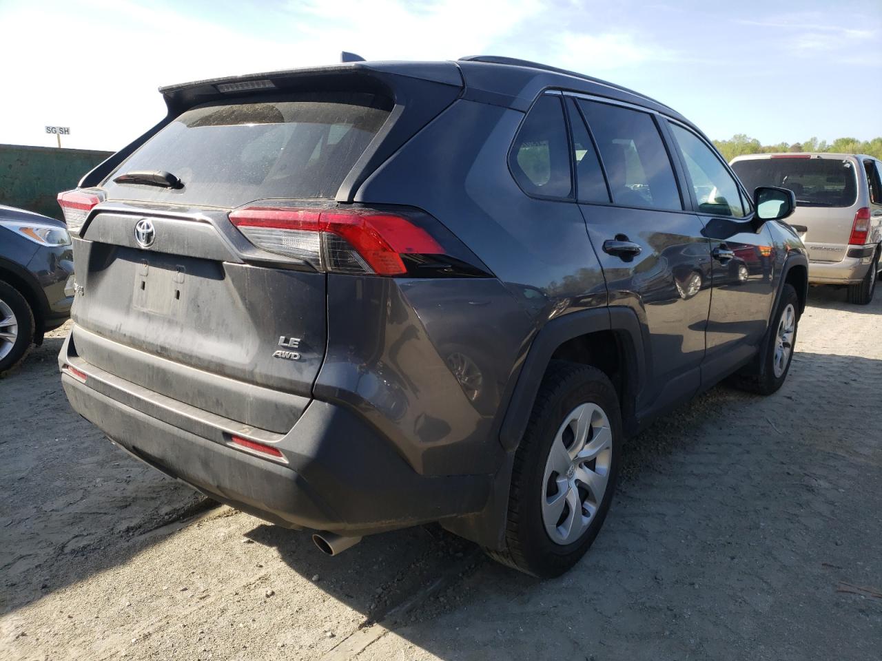 Photo 4 from auction – 2019 TOYOTA RAV4 LE with VIN 2T3F1RFV3KW005688