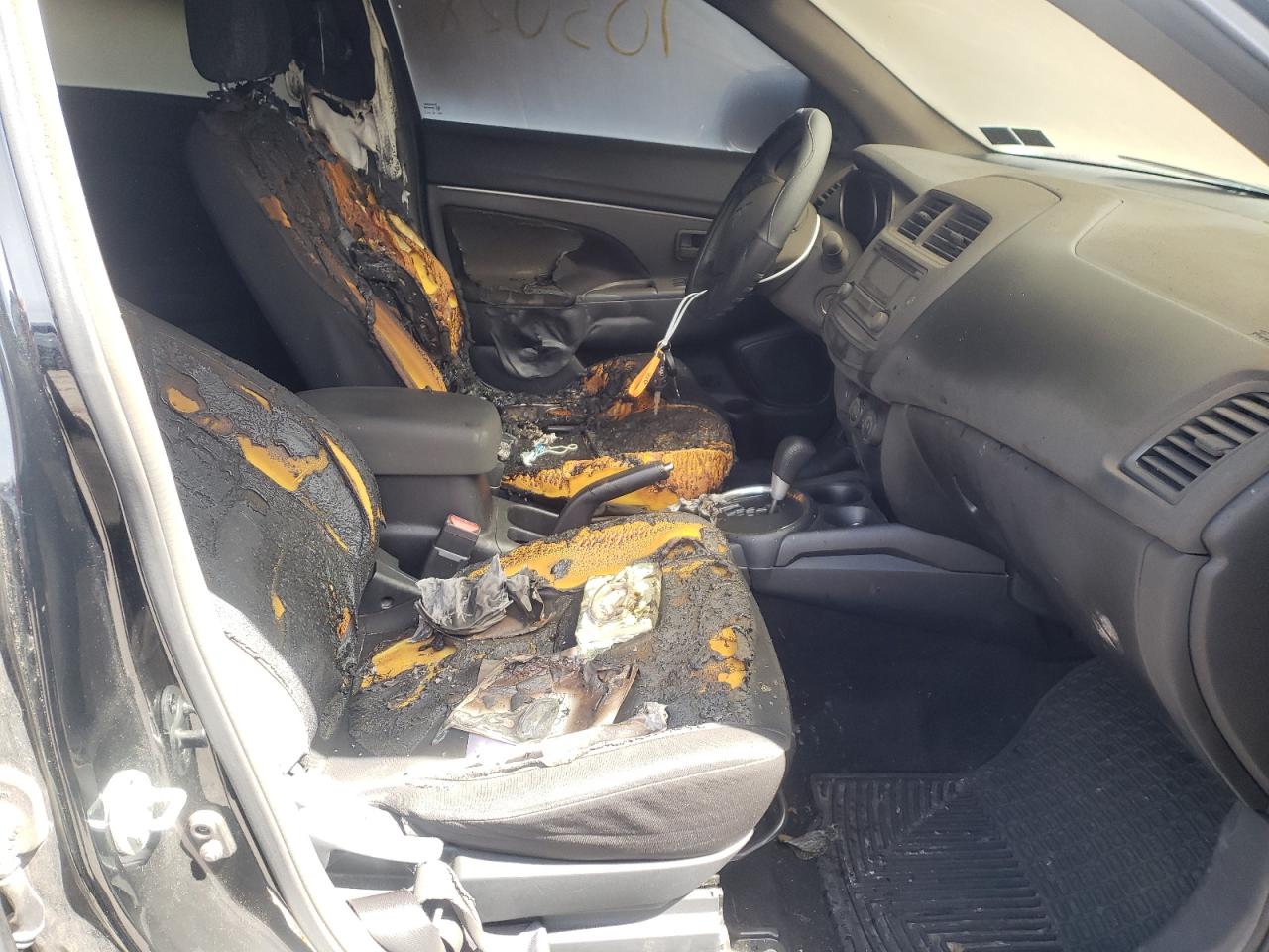 Photo 5 from auction – 2015 MITSUBISHI OUTLANDER with VIN 4A4AP3AW1FE050981