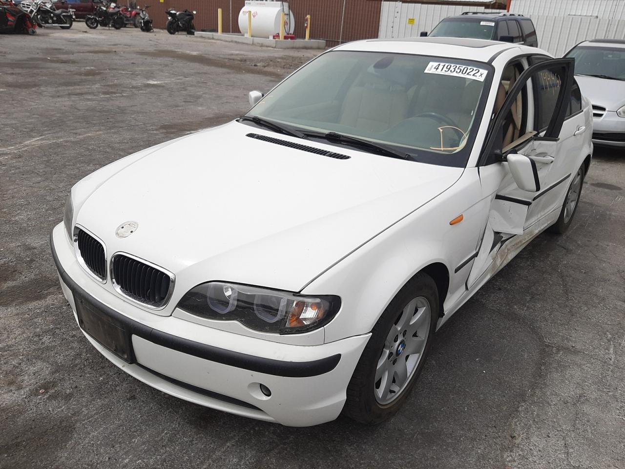 Photo 2 from auction – 2004 BMW 325 I with VIN WBAET374X4NJ80679