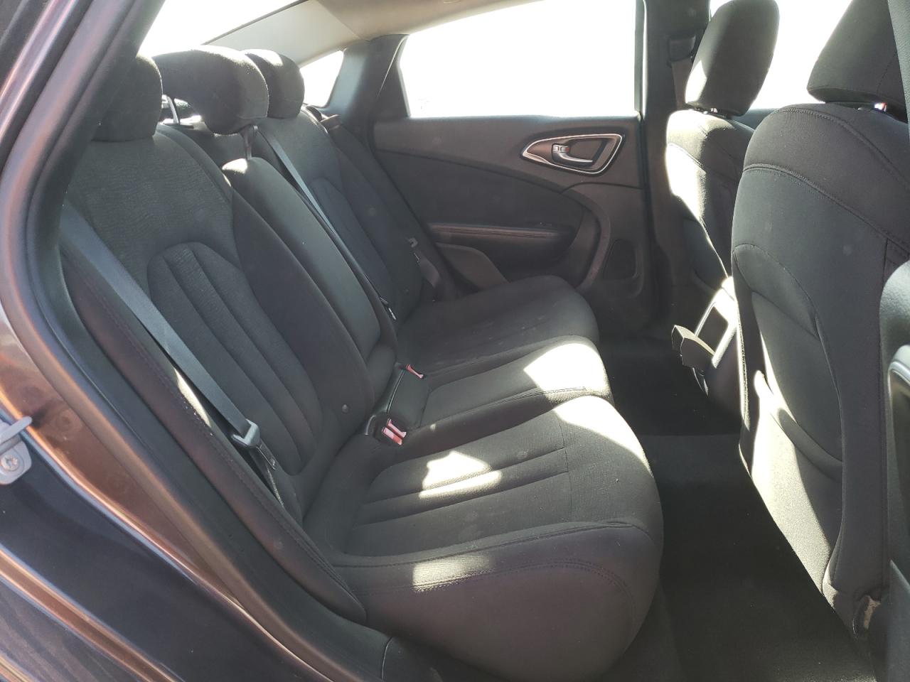 Photo 6 from auction – 2016 CHRYSLER 200 LIMITE with VIN 1C3CCCAB9GN145352