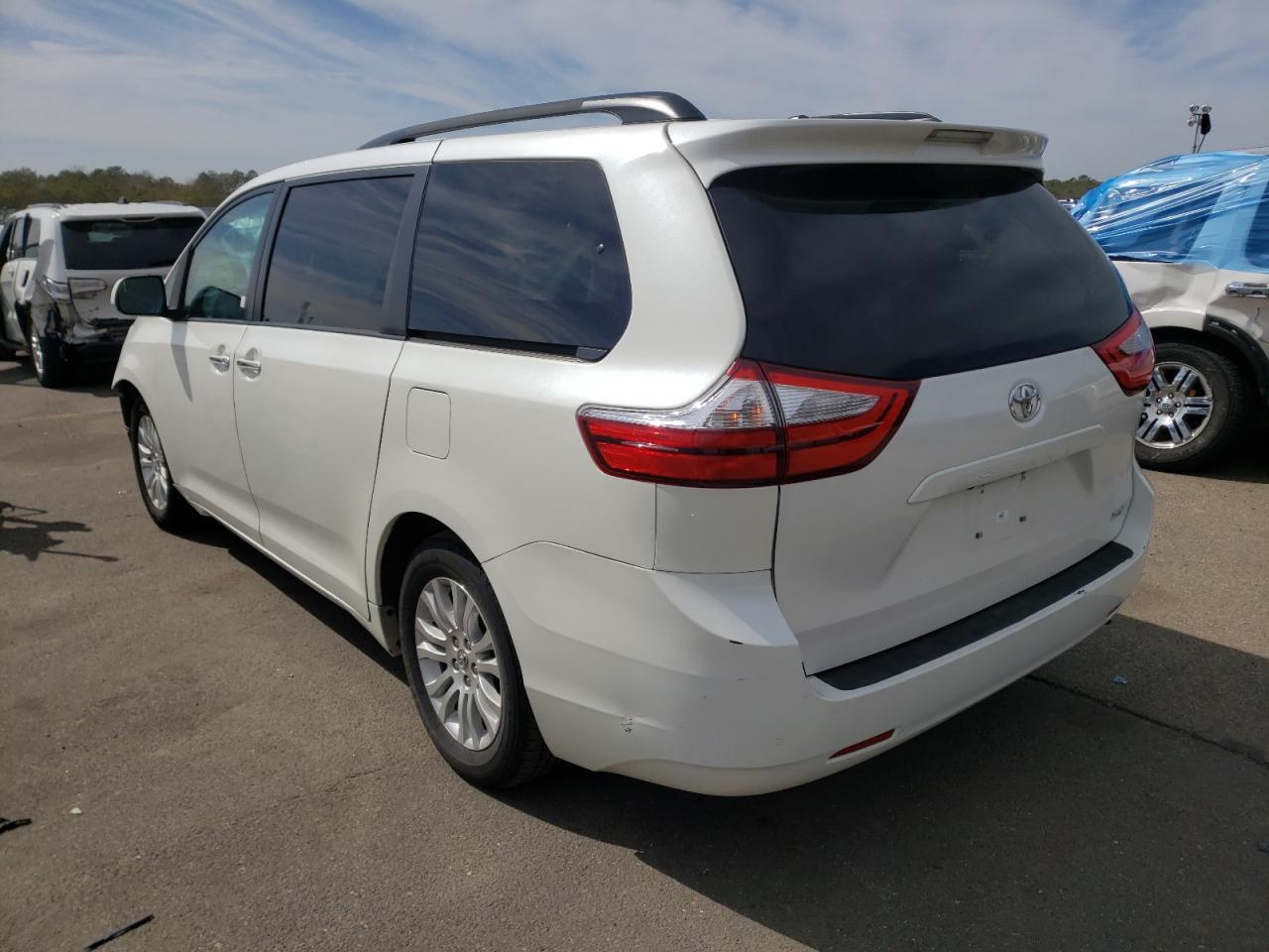 Photo 3 from auction – 2016 TOYOTA SIENNA XLE with VIN 5TDYK3DC1GS694949