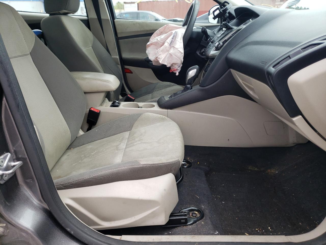 Photo 5 from auction – 2014 FORD FOCUS SE with VIN 1FADP3F28EL221798