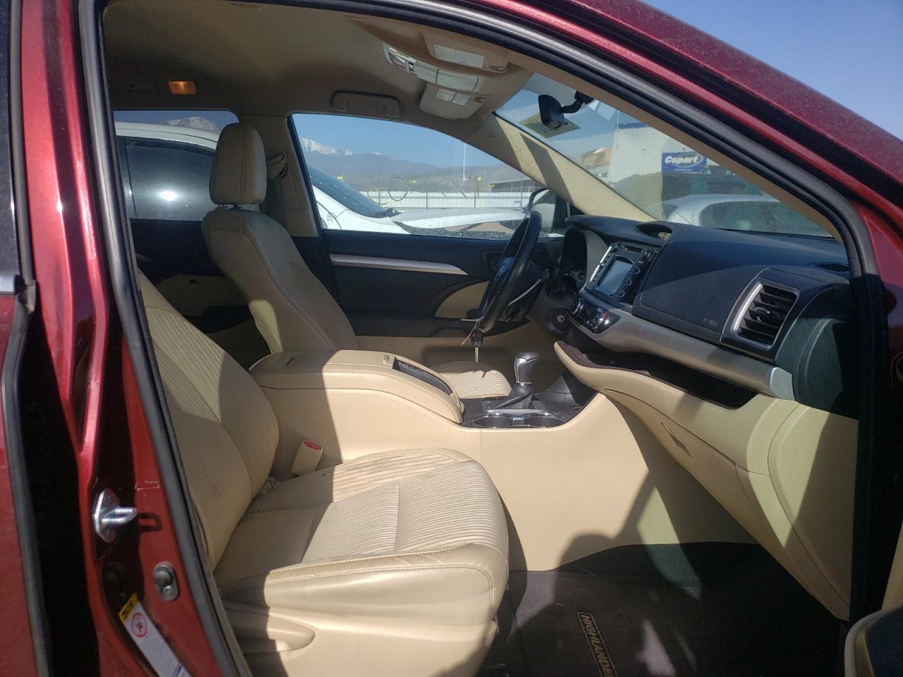 Photo 5 from auction – 2015 TOYOTA HIGHLANDER with VIN 5TDBKRFH0FS074089