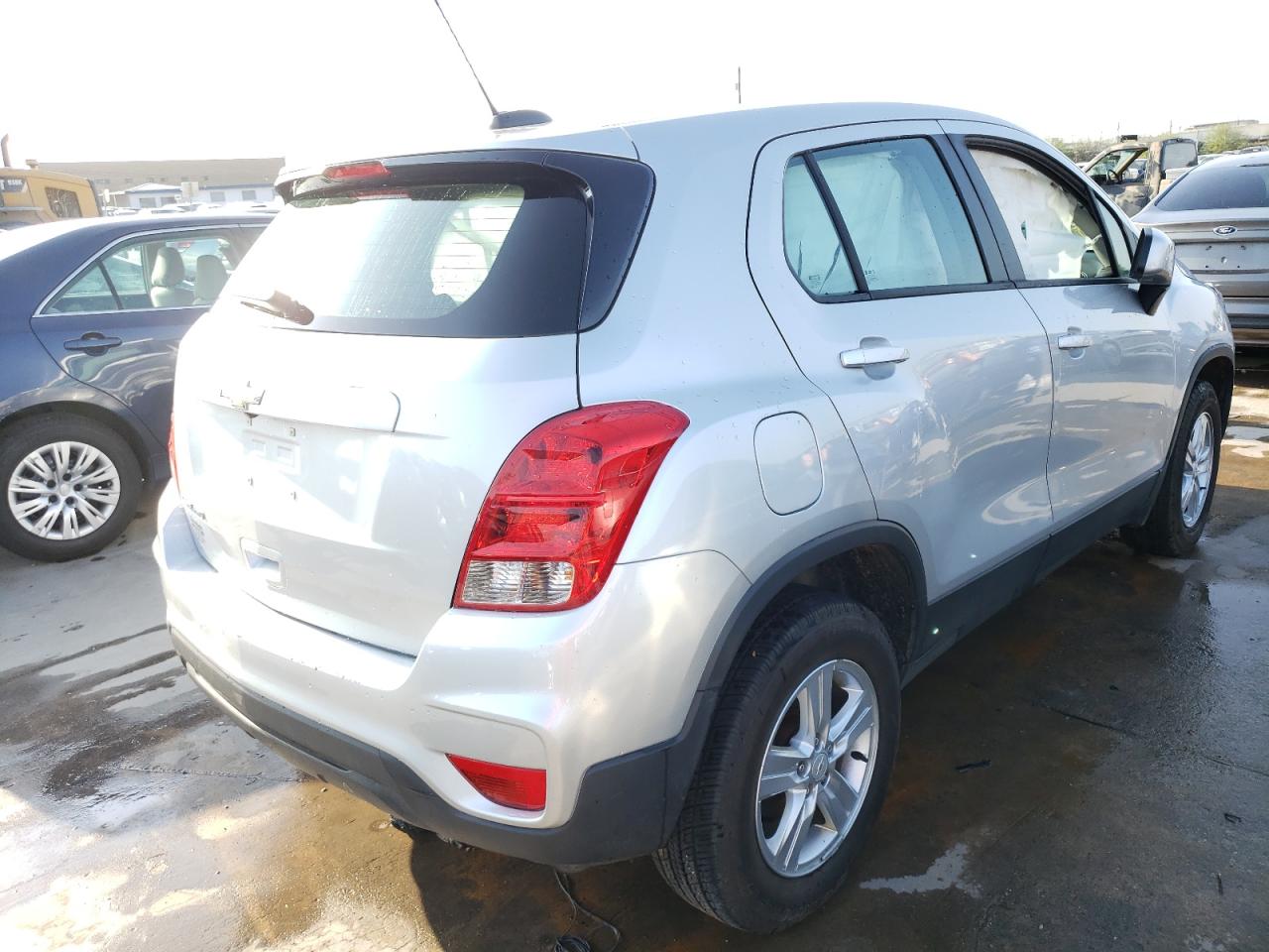 Photo 4 from auction – 2017 CHEVROLET TRAX LS with VIN KL7CJNSB8HB252341