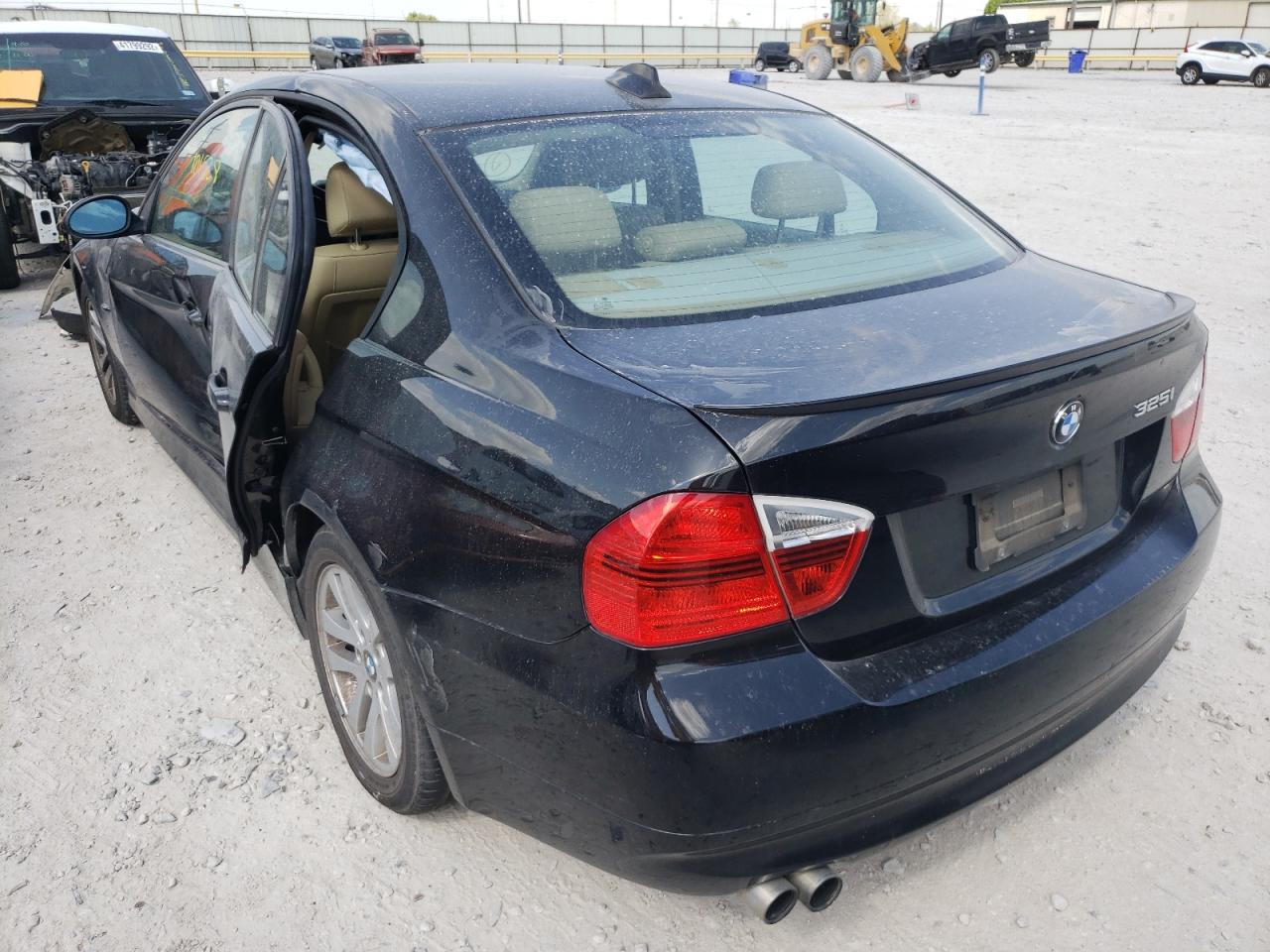 Photo 3 from auction – 2006 BMW 325 I with VIN WBAVB13516PT27632